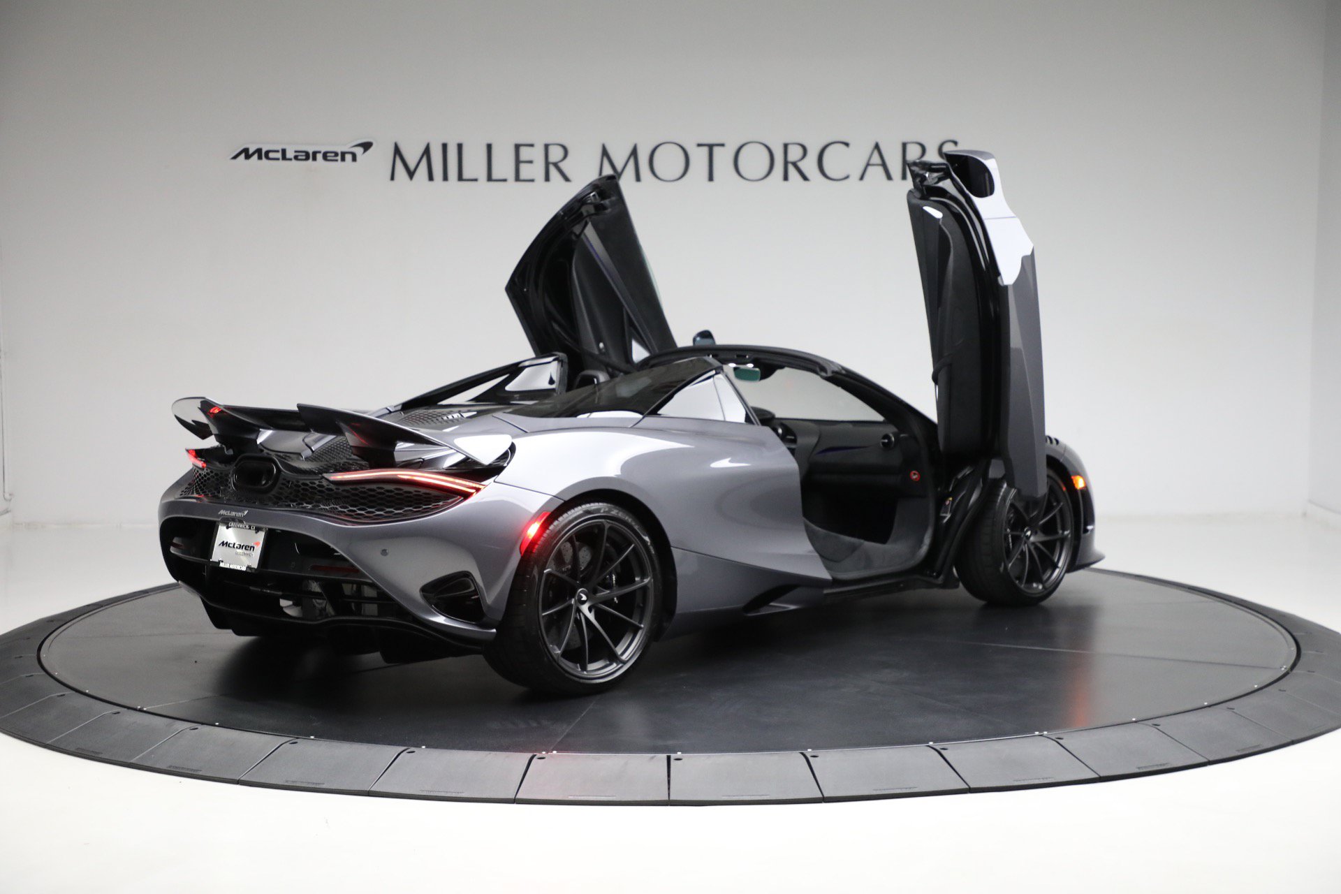 Used 2024 McLaren 750S Spider RWD image 22