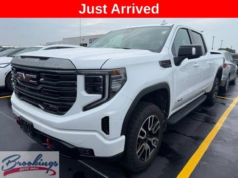 Used 2024 GMC Sierra 1500 AT4 w/ Technology Package AWD/4WD image 1