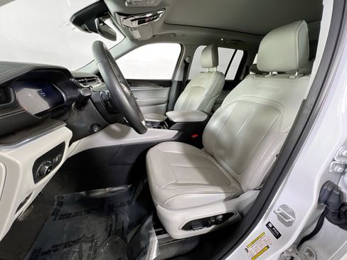 Used 2022 Jeep Grand Cherokee Overland image 22