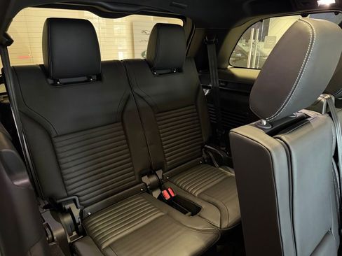 New 2026 Land Rover Discovery Limited Edition image 18