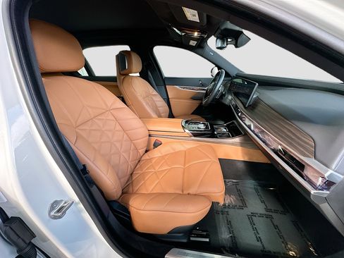 Used 2023 BMW 740i w/ Parking Assistance Package image 30