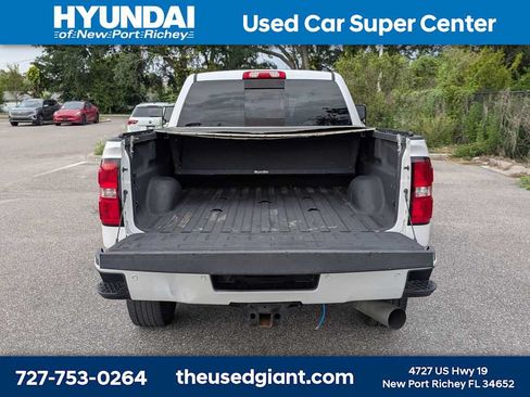 Used 2018 GMC Sierra 2500 Denali w/ Duramax Plus Package AWD/4WD image 12