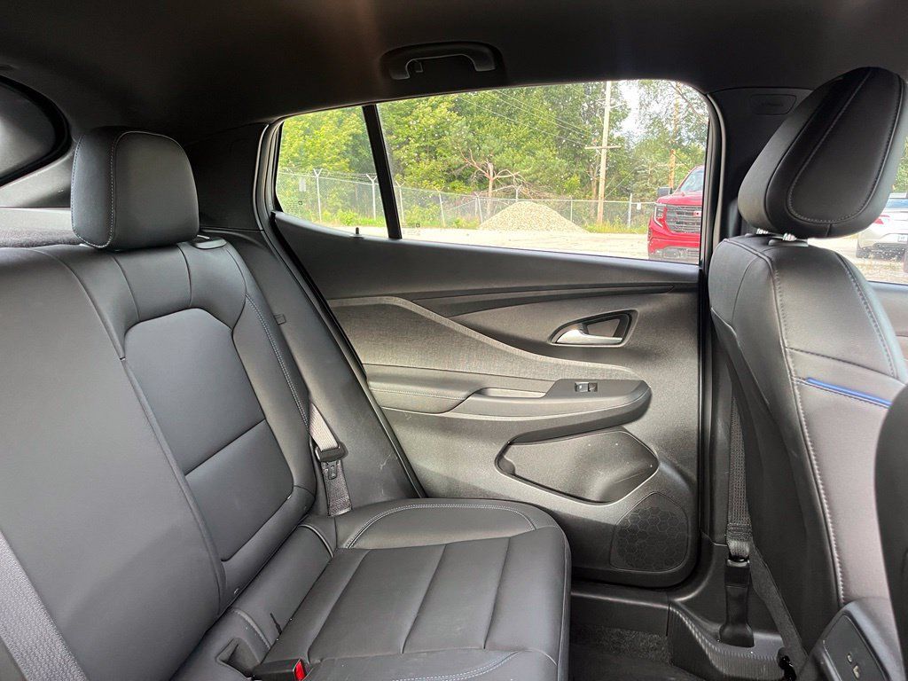 Used 2024 Buick Envista Sport Touring w/ Convenience I Package FWD image 37