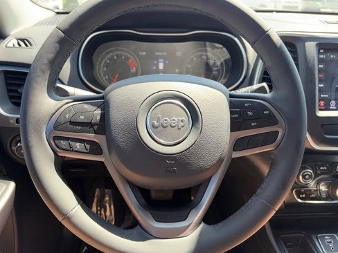 Used 2022 Jeep Cherokee Latitude Lux FWD image 11