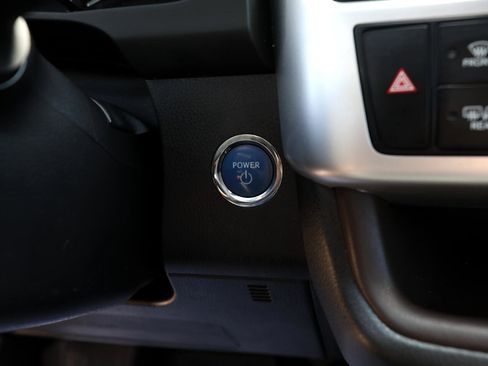 Used 2019 Toyota Highlander XLE image 25