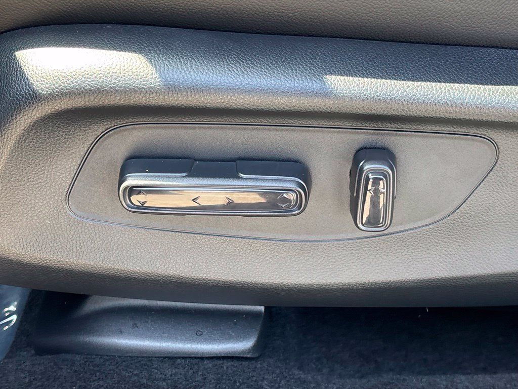 Used 2025 Honda HR-V EX-L image 11