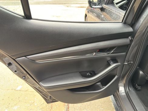 Used 2019 MAZDA MAZDA3 Hatchback w/ Premium Package FWD image 17