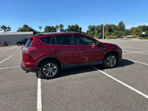 Used 2018 Toyota RAV4 LE w/ Carpet Mat Package AWD/4WD image 5