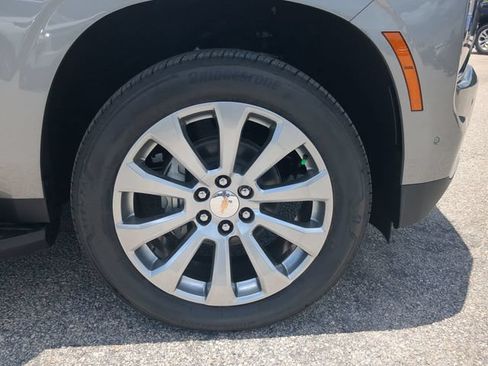 Used 2025 Chevrolet Tahoe Premier w/ LPO, Illumination Package RWD image 11