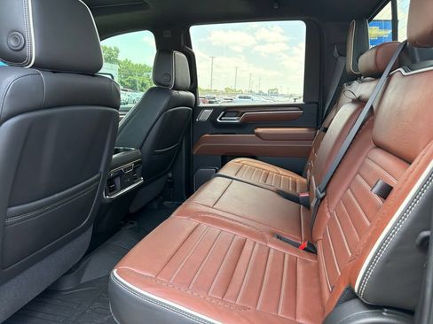 Used 2025 GMC Sierra 2500 Denali Ultimate AWD/4WD image 8