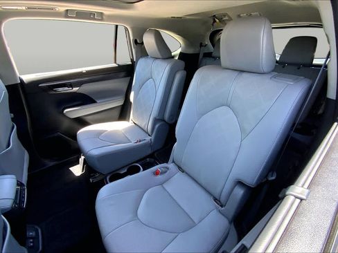 Used 2021 Toyota Highlander Platinum AWD/4WD image 21