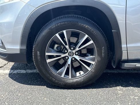 Used 2016 Toyota Highlander XLE FWD image 9