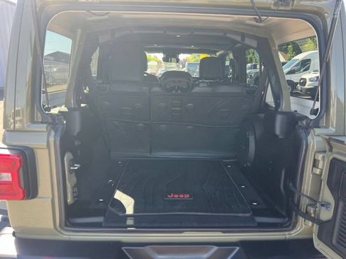 Used 2025 Jeep Wrangler Unlimited Rubicon w/ XTREMEE 35" Tire Package AWD/4WD image 11