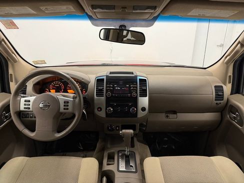 Used 2014 Nissan Frontier SV image 16