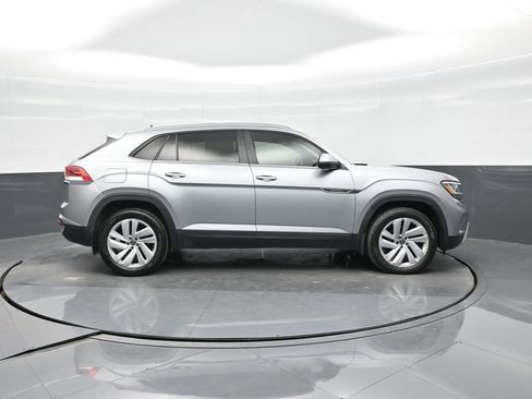 Used 2020 Volkswagen Atlas Cross Sport SE image 16