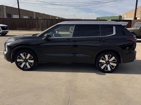 Used 2025 Mitsubishi Outlander AWD image 4