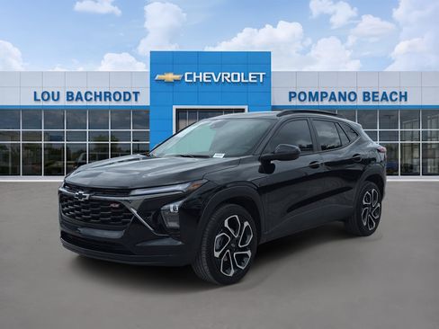 Used 2025 Chevrolet Trax RS w/ Sunroof Package FWD image 3