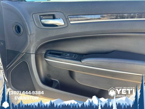 Used 2017 Chrysler 300 C AWD/4WD image 12