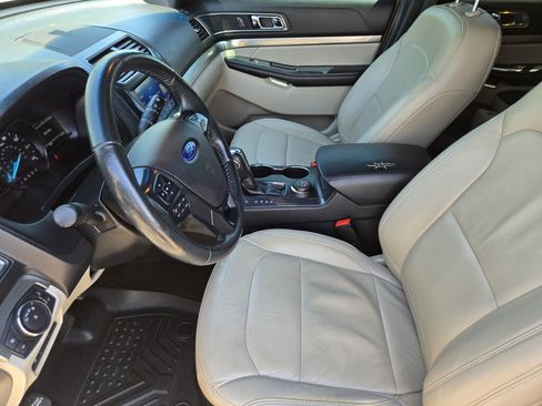 Used 2018 Ford Explorer XLT w/ Equipment Group 202A AWD/4WD image 8
