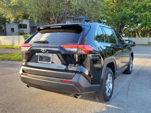 Used 2025 Toyota RAV4 XLE AWD/4WD image 4