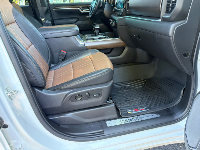 Used 2024 Chevrolet Silverado 1500 High Country w/ Technology Package AWD/4WD image 13