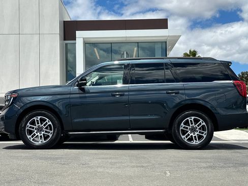 Certified 2025 Ford Expedition Active AWD/4WD image 6