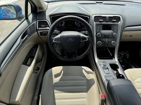 Used 2017 Ford Fusion SE FWD image 9