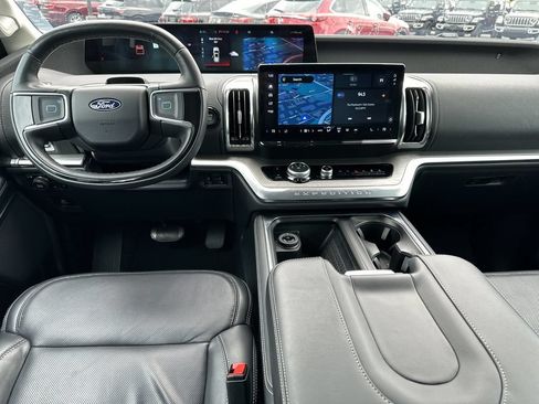 Used 2025 Ford Expedition Platinum AWD/4WD image 10