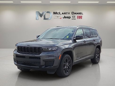 Used 2024 Jeep Grand Cherokee L Laredo image 2