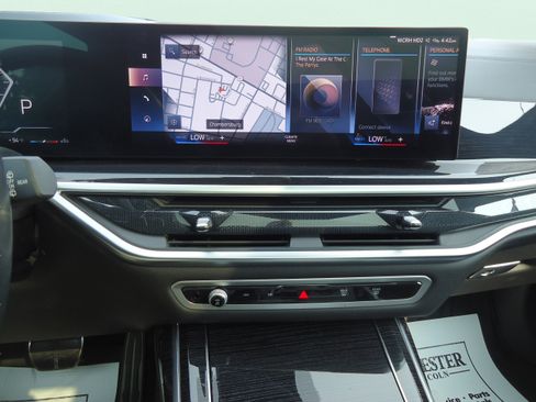 Used 2023 BMW X7 xDrive40i w/ M Sport Package AWD/4WD image 15
