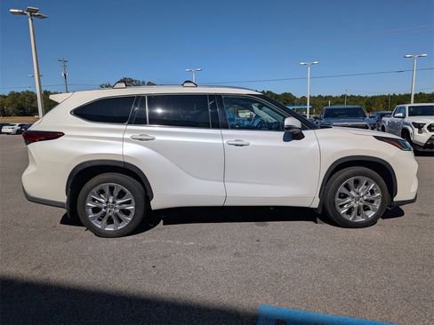 Used 2020 Toyota Highlander Limited image 6