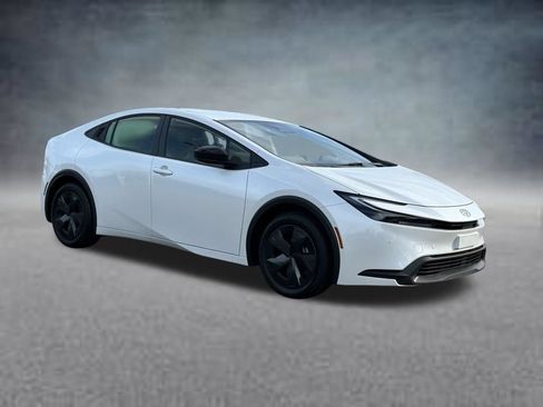 Used 2025 Toyota Prius LE FWD image 7
