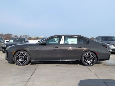 New 2026 BMW 750e xDrive image 5