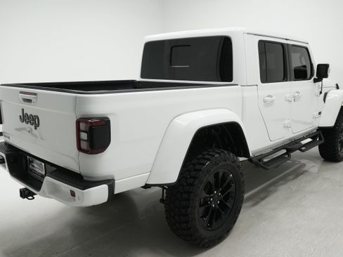 Used 2023 Jeep Gladiator Overland AWD/4WD image 4