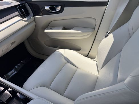 Certified 2023 Volvo XC60 B5 Plus w/ Protection Package Premier FWD image 16