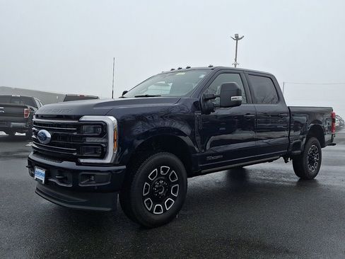 Used 2025 Ford F250 Platinum image 3
