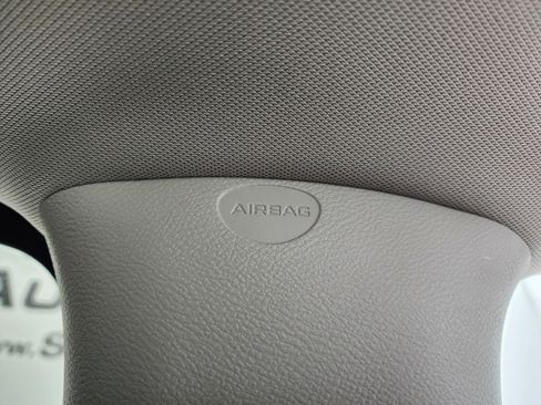 Used 2024 Chrysler Pacifica Touring-L image 41