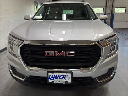 Used 2022 GMC Terrain SLE w/ Driver Convenience Package FWD image 8