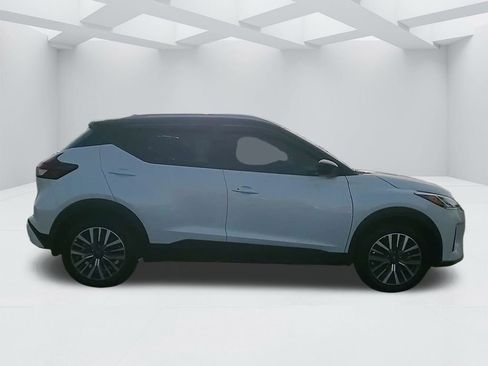 Used 2024 Nissan Kicks SV image 4
