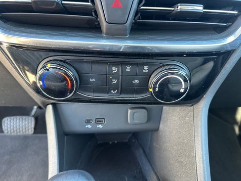 Used 2024 Buick Encore GX Sport Touring image 21