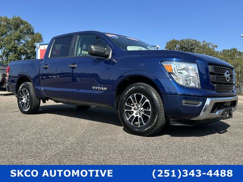 Used 2022 Nissan Titan SV image 7