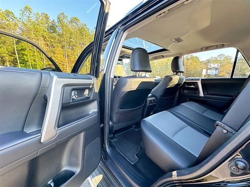 Used 2022 Toyota 4Runner SR5 Premium image 17