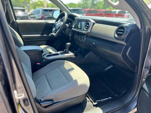Used 2017 Toyota Tacoma SR5 RWD image 14