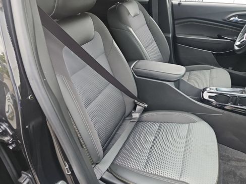 Used 2025 Chevrolet Trax LT w/ Driver Confidence Package FWD image 9