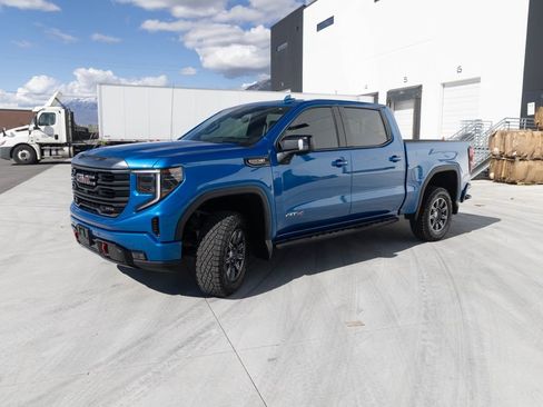 Used 2024 GMC Sierra 1500 AT4 w/ Technology Package AWD/4WD image 3