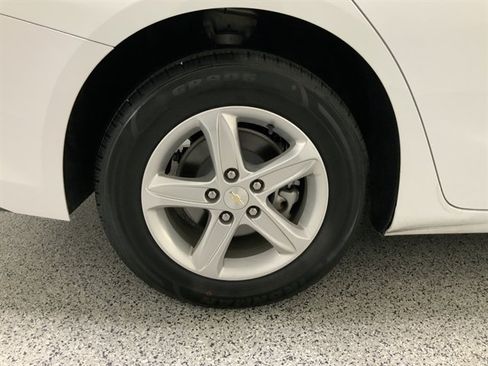 Used 2024 Chevrolet Malibu LT FWD image 11