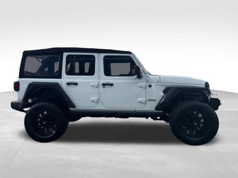 Used 2018 Jeep Wrangler Unlimited Sport AWD/4WD image 7