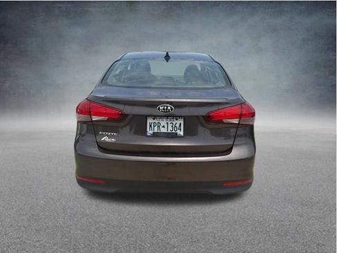 Used 2017 Kia Forte LX FWD image 7
