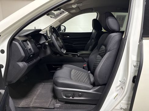 Used 2022 Nissan Pathfinder SV AWD/4WD image 19