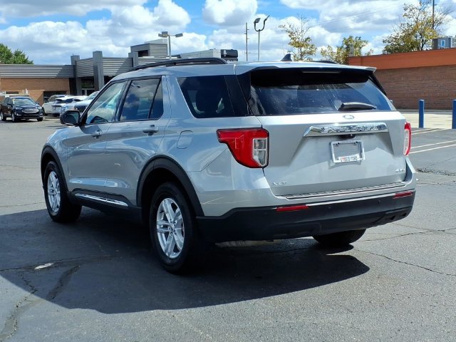 Used 2023 Ford Explorer XLT AWD/4WD image 6